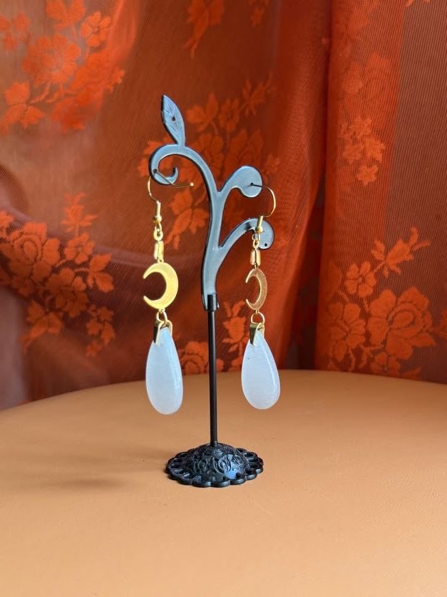 white monalisa earrings - gold w/ crescent moons