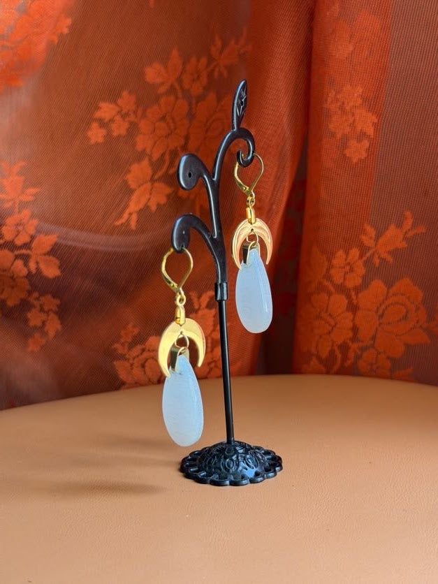 white monalisa earrings - gold w/ moons