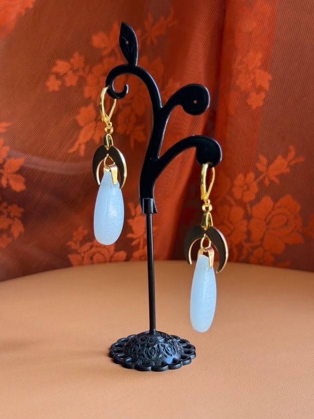white monalisa earrings - gold w/ moons