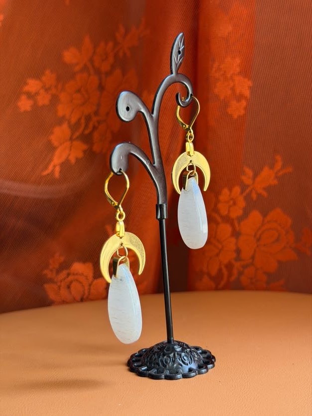white monalisa earrings - gold w/ moons