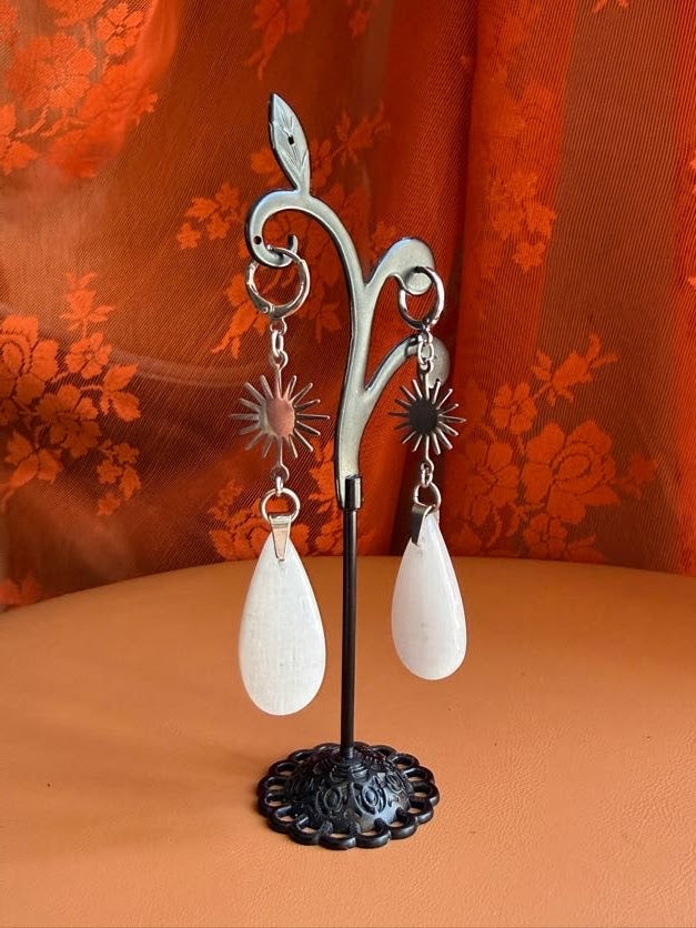 white monalisa earrings - silver w/ suns