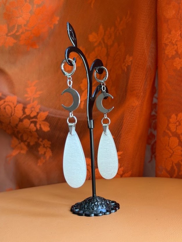 white monalisa earrings - silver w/ crescent moon