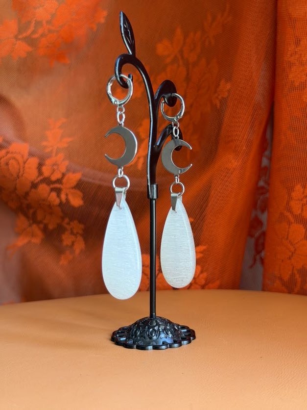 white monalisa earrings - silver w/ crescent moon