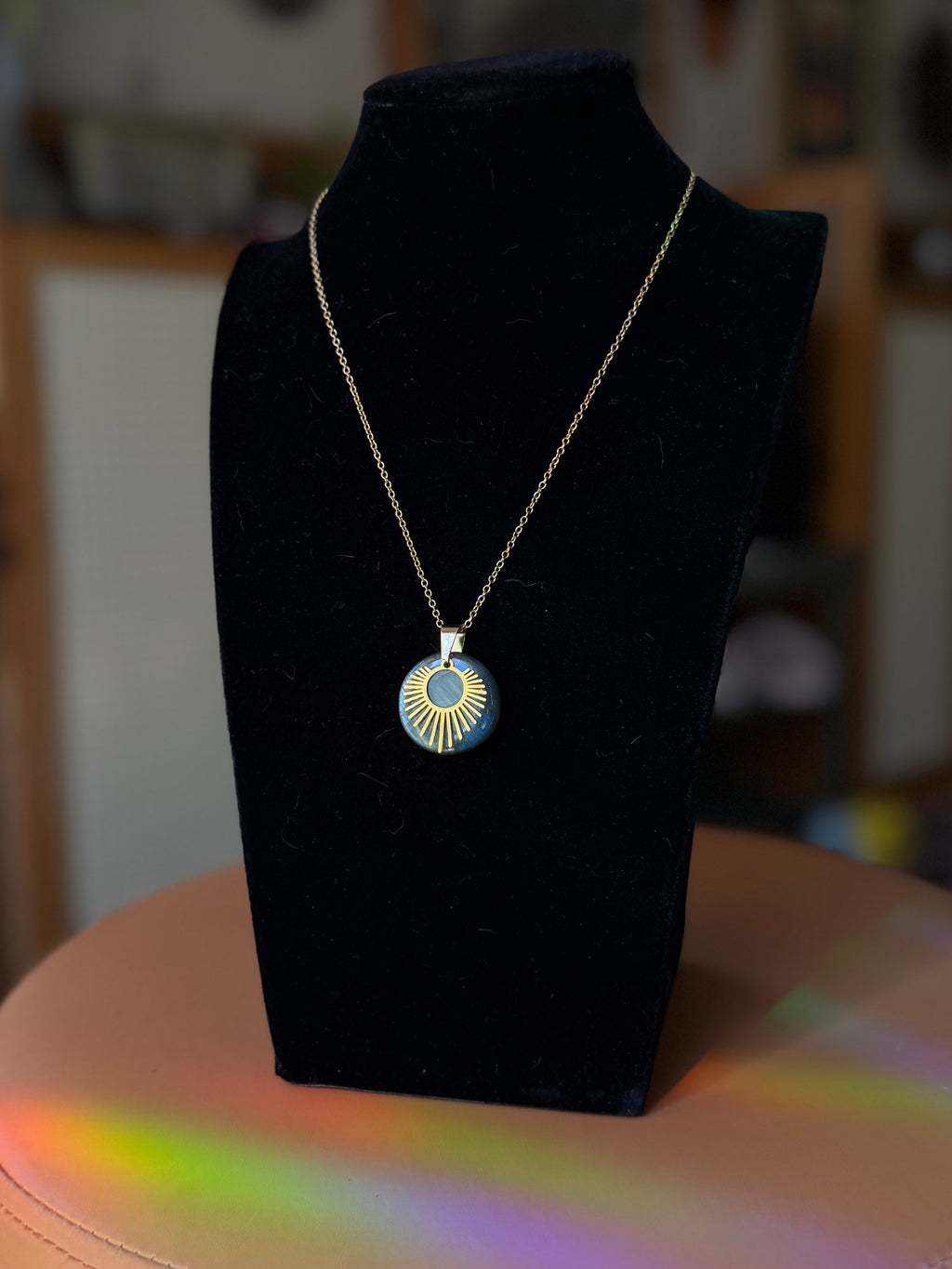 labradorite necklace w/ sunbeam accent - gold