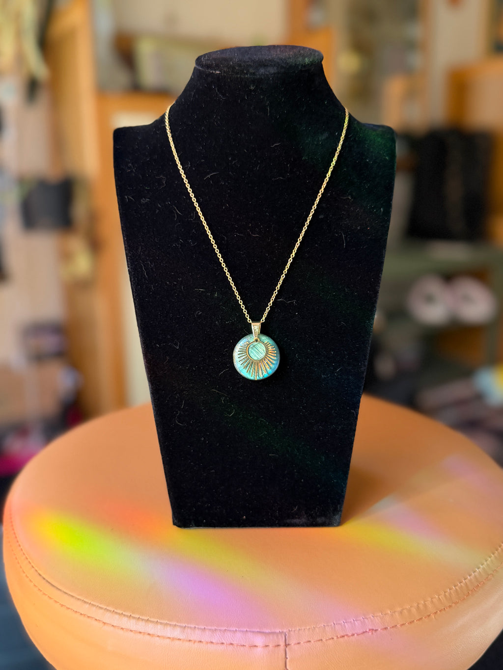 labradorite necklace w/ sunbeam accent - gold